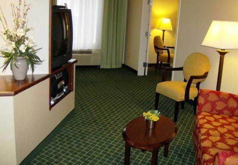 Fairfield Inn & Suites Butler Room photo